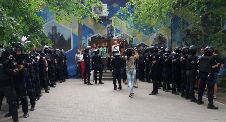 В Покровске полиция взяла под охрану комиссию округа №50