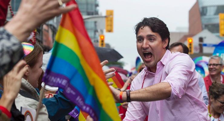 Премьер Канады Трюдо посетил гей-бар