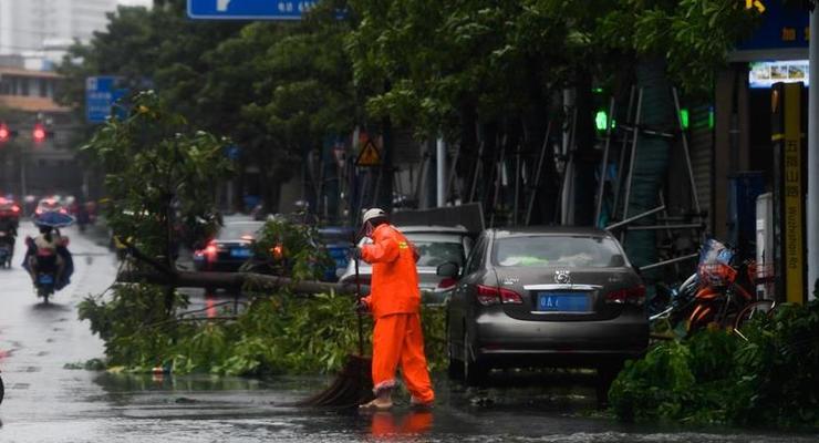 На побережье Китая обрушился мощный тайфун