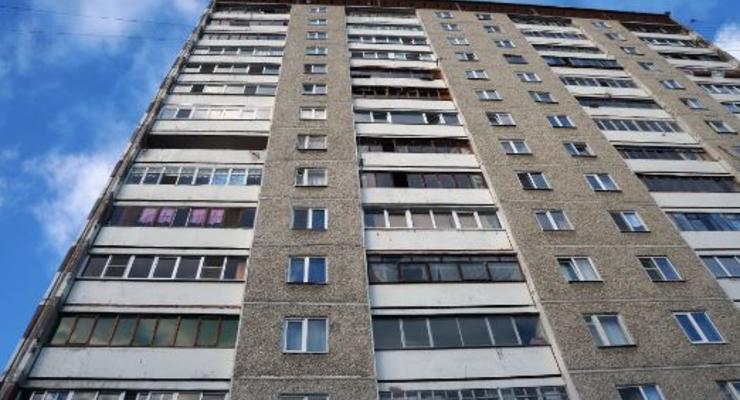 В Киеве мужчина во время обыска выпрыгнул с балкона 10-го этажа