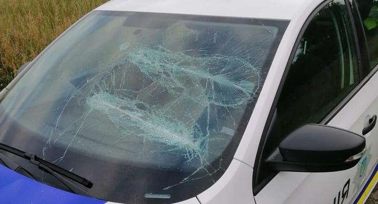 Под Киевом бывшие супруги напали на копов и разбили патрульное авто