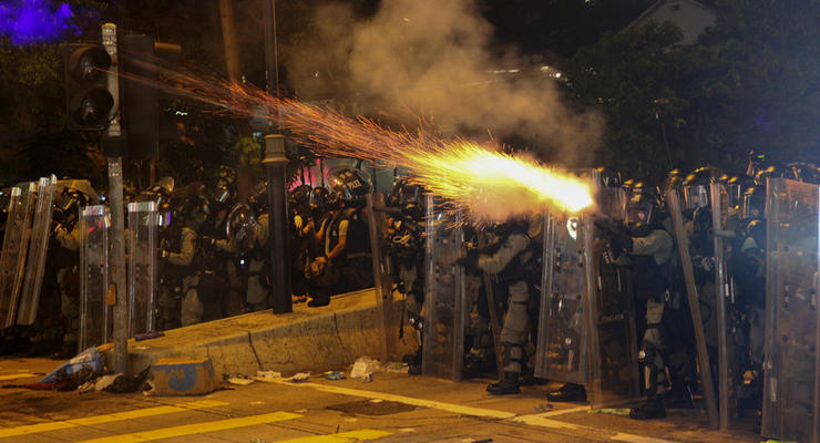 Протесты в Гонконге: Перекрыли тоннель с Китаем