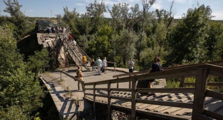 В Станице Луганской не могут начать ремонт моста