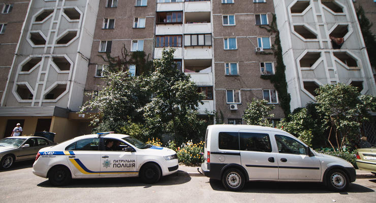 В Киеве на Позняках парень выбросился с балкона
