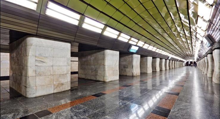 В Киеве еще на одной станции метро перестанут продавать жетоны