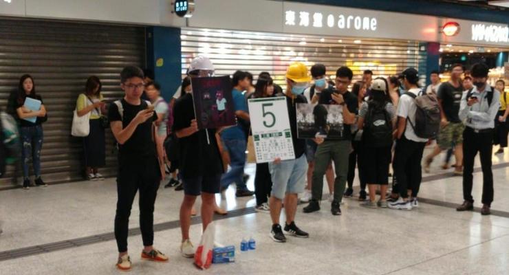 Протестующие в Гонконге устроили транспортный коллапс