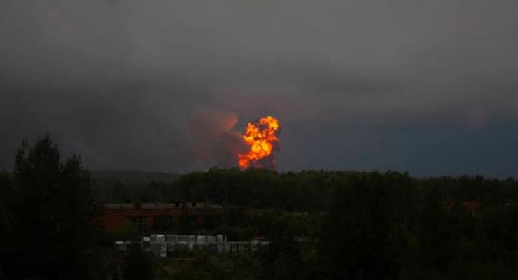 Взрывы на военных складах в России: пострадали 12 человек