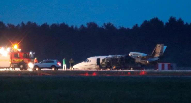 Самолет певицы Pink загорелся при посадке в Дании