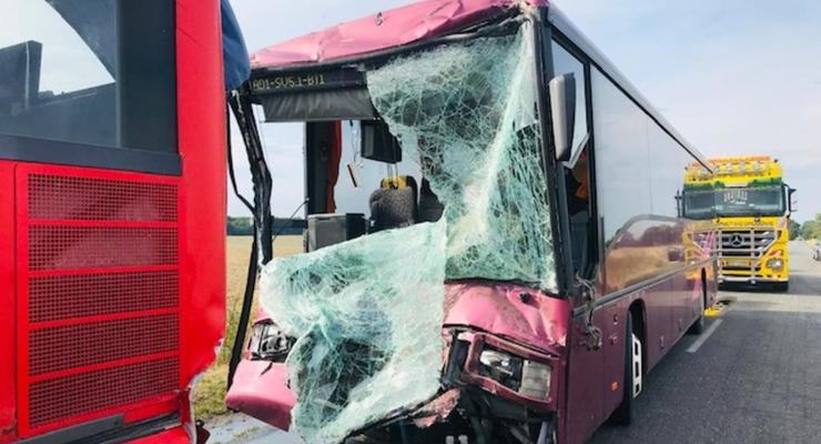 В Польше при столкновении автобусов пострадали 27 человек