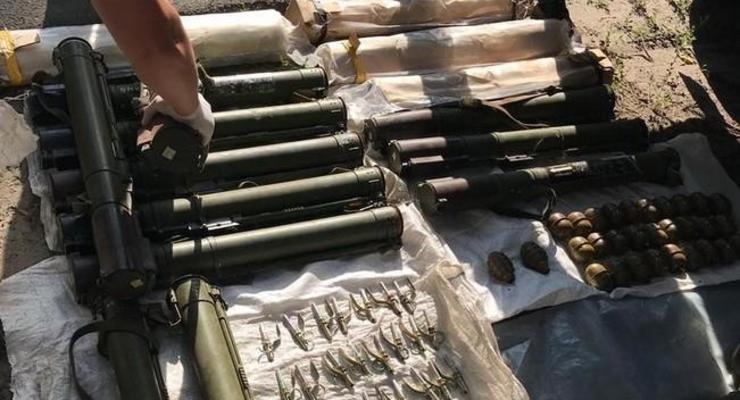 СБУ задержала троих военных при продаже 12 гранатометов