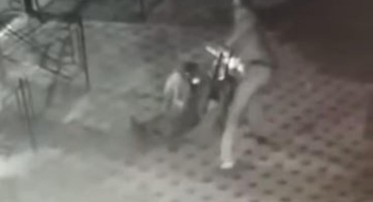 В Полтаве мужчина расстрелял охранника кафе, сделавшего ему замечание