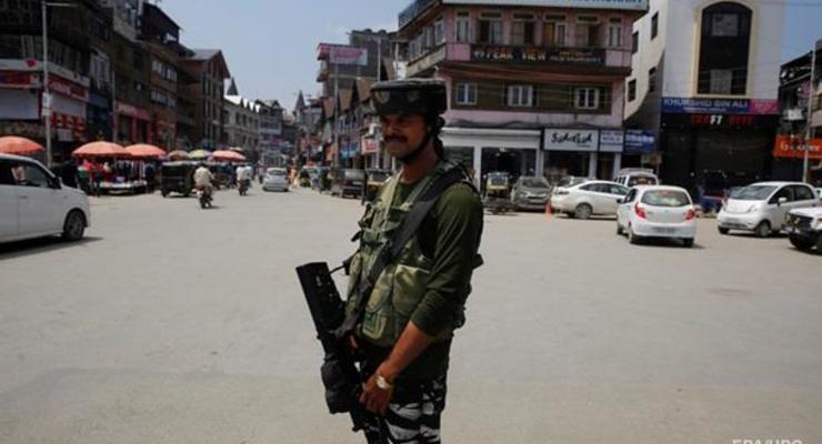 Пакистан приостановил торговлю с Индией из-за Кашмира