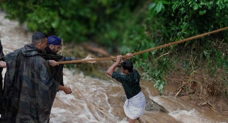 Жертвами наводнений в Индии стали более 100 человек