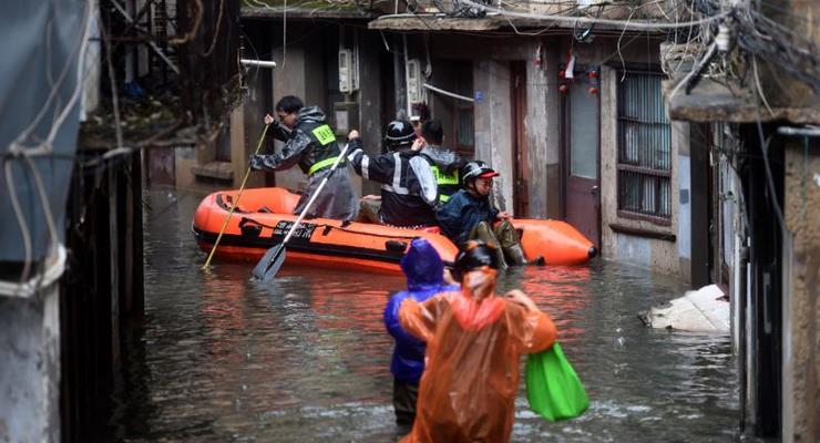 Непогода в Азии унесла жизни нескольких сотен людей