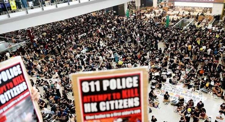 Аэропорт Гонконга отменил все рейсы из-за протестов