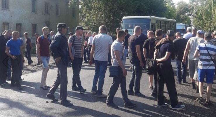 К протестам горняков Донбасса присоединилась еще одна шахта