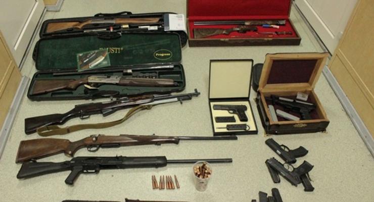 В доме экс-президента Кыргызстана нашли 24 единицы оружия