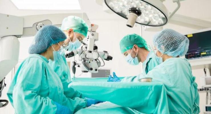 В Сумах хирурги повредили внутренние органы пациентке: Женщина скончалась