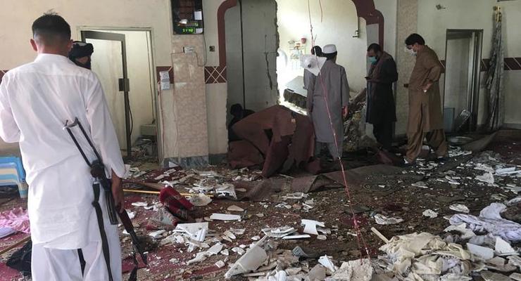 В Пакистане при взрыве в мечети погиб брат лидера "Талибана"