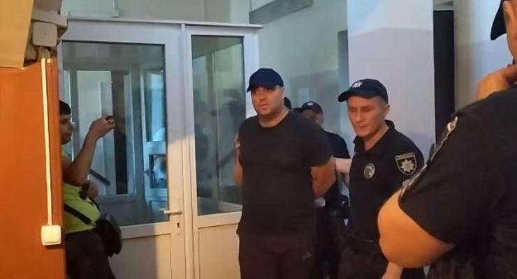 После суда в Хмельницком активисты облили мочой Сороченко, избившего ветерана АТО