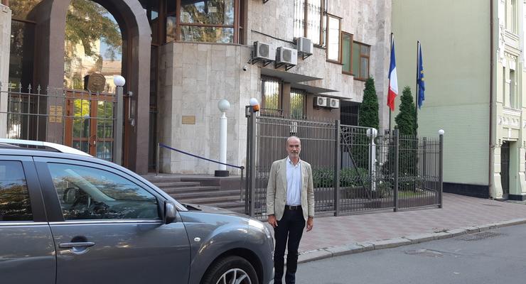 "Честь - представлять Францию в Украине": В Киев прибыл новый посол