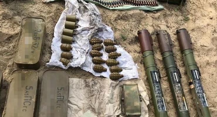 В Луганской области найден тайник с боеприпасами, сделанный участником НВФ