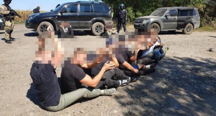 Вооруженные мужчины в масках пытались захватить госхозяйство под Харьковом