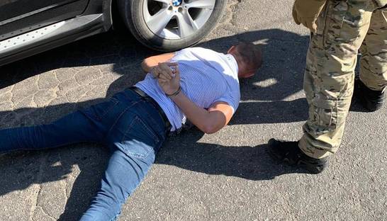 ГБР со спецназом задержала сотрудника СБУ, избившего мужчину в кафе