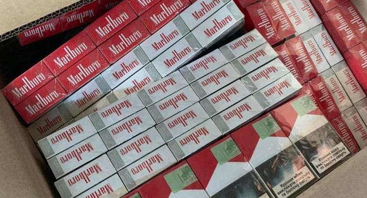 На границе с Румынией обнаружили фуру с контрабандными сигаретами