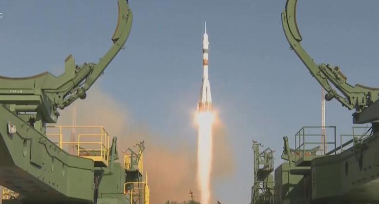 Россия запустила ракету Союз с роботом на борту