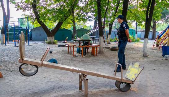 Все лицо было в зеленке: В Днепре на детской площадке нашли труп