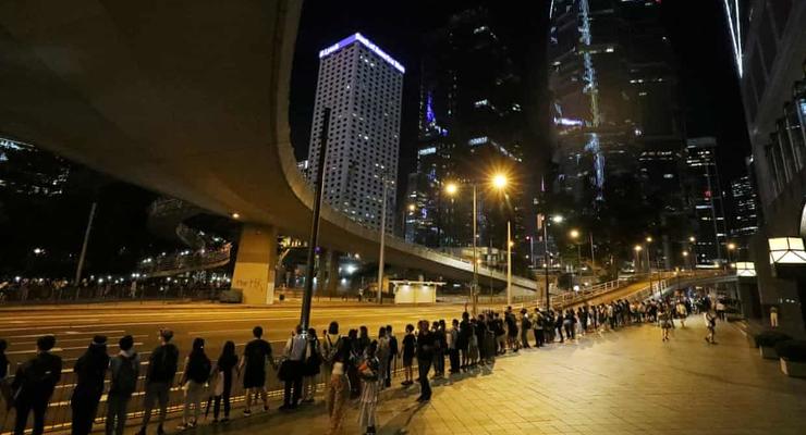 Жители Гонконга устроили живую цепь на 45 км