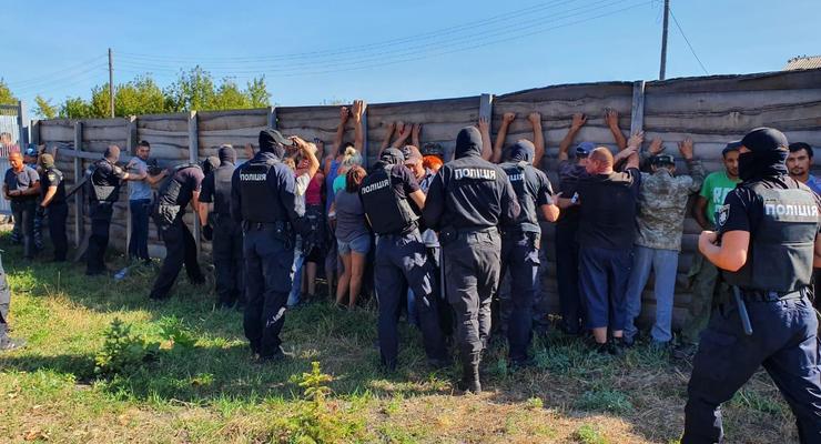 МВД задержало 30 человек из-за избиения журналистов 112-Украина