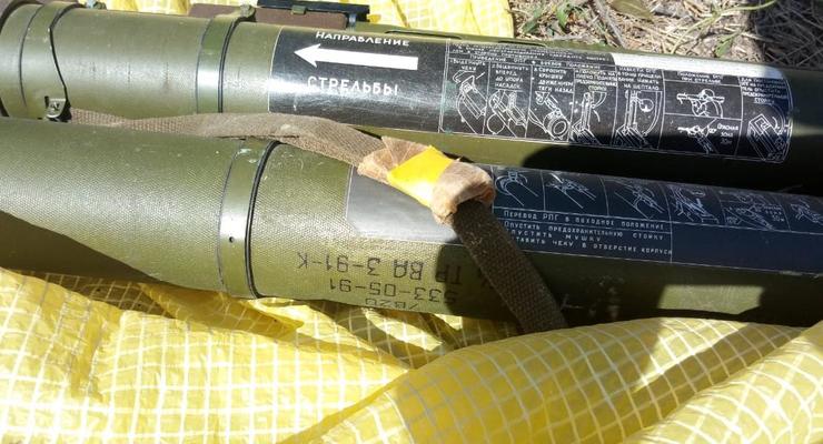 На Донбассе возле пункта пропуска нашли тайник с гранатометами