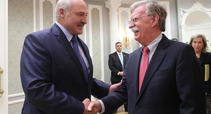 Лукашенко предложил Болтону "перезагрузку отношений"