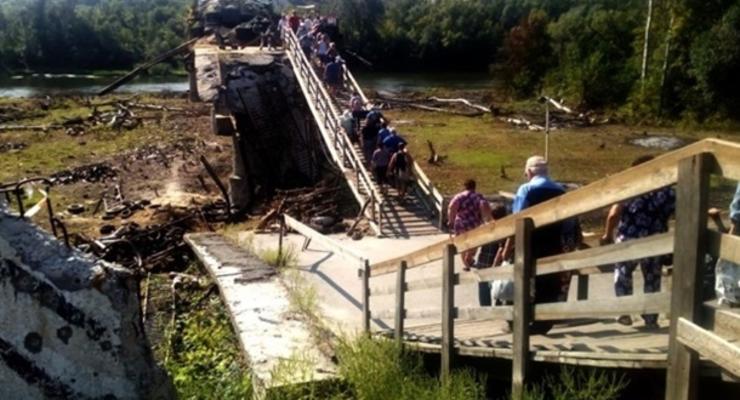 Станица Луганская: украинская сторона обследовала разрушенный мост