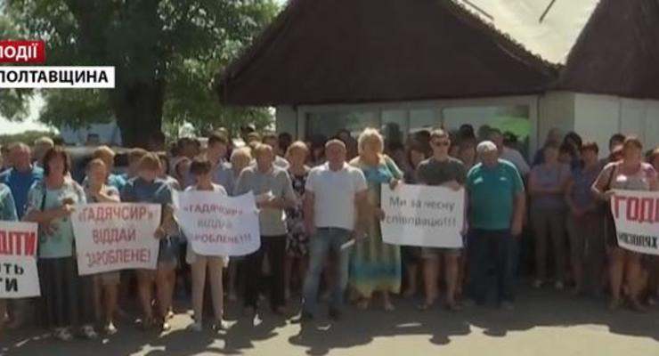 Поставщикам молока задолжали почти 60 млн грн:  Жители трех областей вышли на протесты