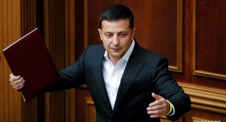 Зеленский предложил забирать мандаты у нардепов за прогулы и кнопкодавство