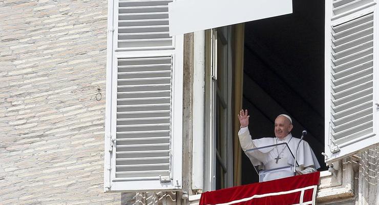 Папа Римский в Ватикане застрял в лифте на 25 минут