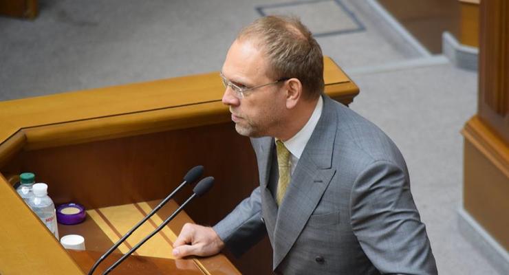 Власенко назвал заседание комитета незаконным и ушел в знак протеста