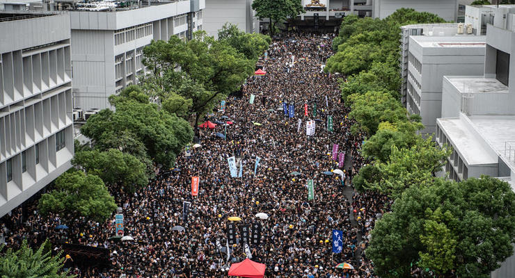 Протесты в Гонконге: десятки тысяч человек не вышли на работу и учебу
