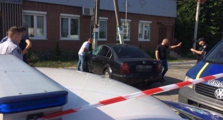 Труп с запиской: Под Киевом нашли тело в обстрелянном авто