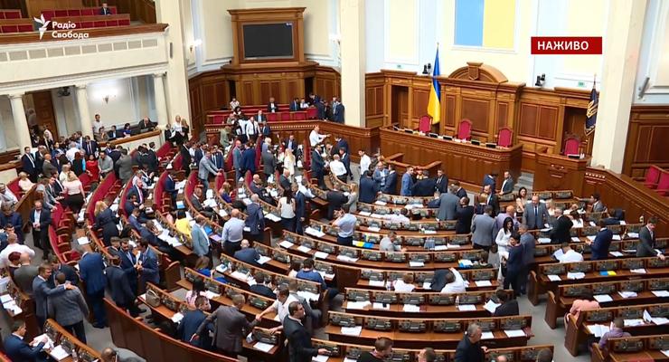 В Раде приняли присягу еще 6 новых депутатов