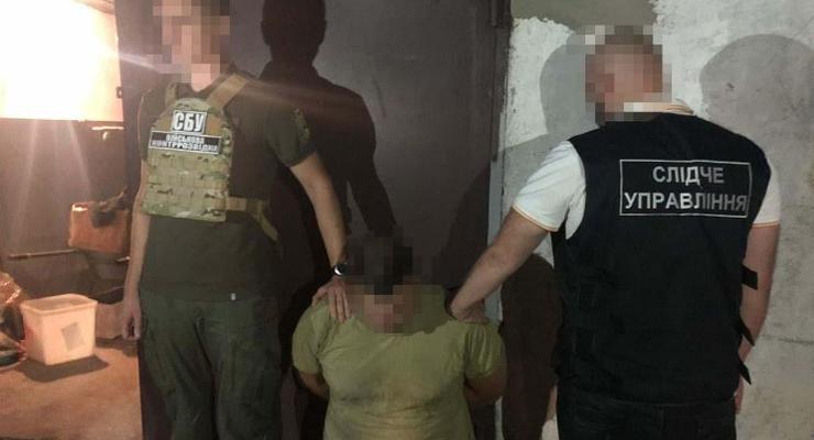 В Одессе военнослужащий менял наркотики на оружие