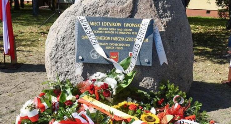 В Польше открыли памятник львовским летчикам