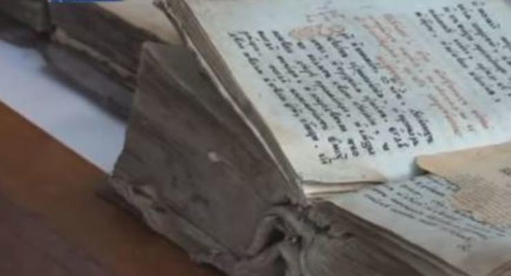 Находка на миллион: В Черкассах случайно нашли старинные книги