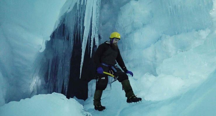 Украинские полярники нашли в Антарктиде загадочную ледяную пещеру