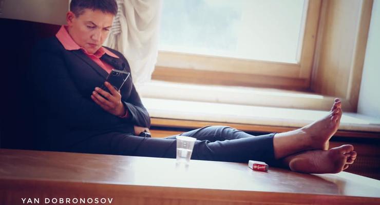 Савченко сидела в Раде с грязными ногами на столе