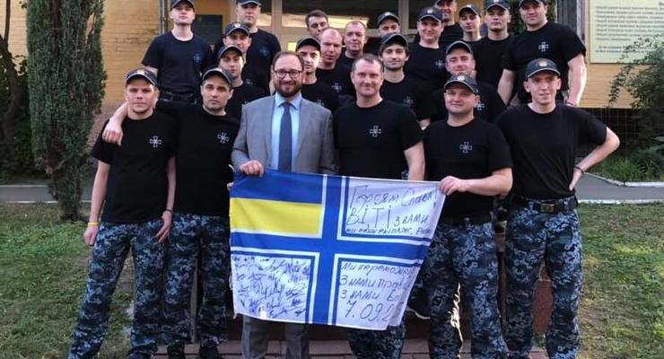 Освобожденные моряки собрали деньги для российского политзаключенного