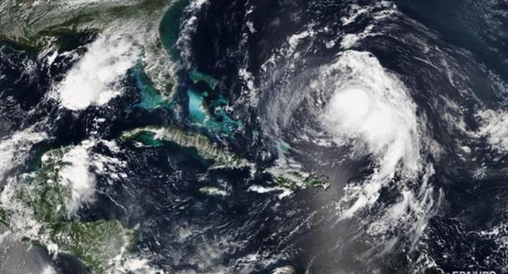 У побережья Багамских островов сформировался новый шторм
